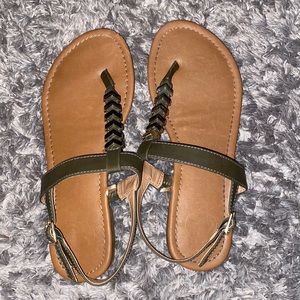 ✨FOREVER21 green sandals✨